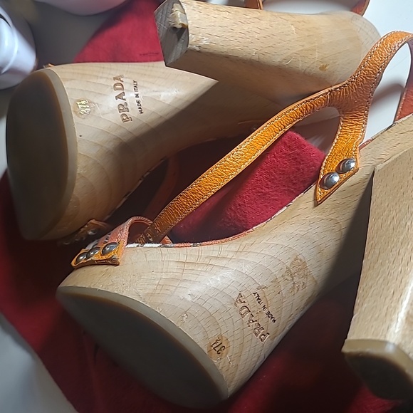 Prada - Picture 5 of 7